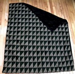 Light & Dark Triangle Quilt Light & Dark Triangle Quilt